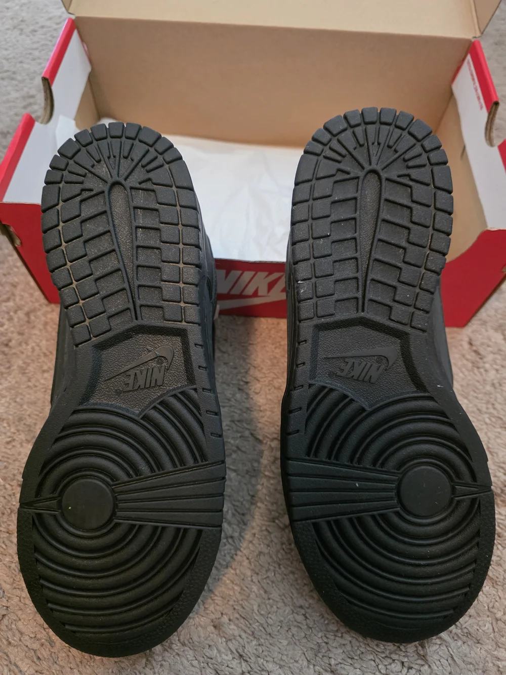 Nike Women's All-Black Low-Top Sneakers. Women's Size 9, Mens 7.5